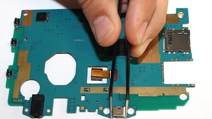 Üçkuyular şarj soketi tamiri